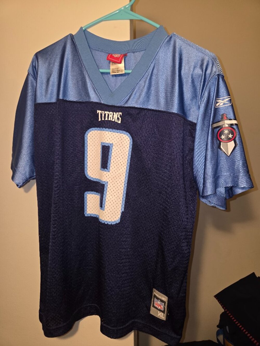 Boys Titans NFL jersey McNair Size XL